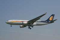 VT-JWL @ EBBR - arrival of flight 9W225 to rwy 25L