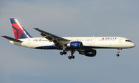 N626DL @ ANC - Delta 757 on finals to Anchorage Int