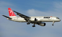 N557NW @ ANC - Northwest B757 on final to ANC