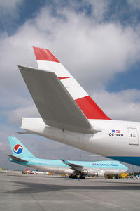 OE-LPD @ VIE - Austrian Airlines Boeing 777-200 - by Yakfreak - VAP