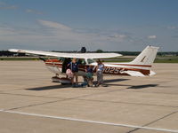 N80254 @ LNK - UNLOADING AFTER LANDING