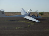 N221CP @ HOB - Waiting for shag van to return - by Sarah Heitzmann