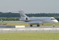 N203JE @ VIE - Bombardier Globalexpress - by Thomas Ramgraber-VAP