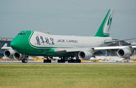 B-2421 @ LOWW - First time in vienna