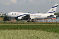 4X-EAA @ EBBR - flight LY331 lands on rwy 25L