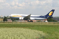 VT-JWF @ EBBR - flight 9W225 lands on rwy 25L