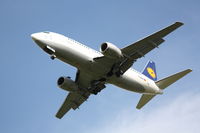 D-ABXS @ LOWW - Boeing 737-300 landing RWY34