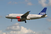 OY-KBT @ EBBR - arrival of flight SK593 to rwy 25L - by Daniel Vanderauwera