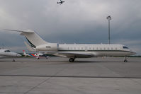 N10SL @ VIE - Globalexpress - by Yakfreak - VAP