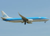 PH-BXR @ LEBL - Nigthingale - by Jorge Molina