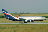 RA-96008 @ VIE - Rwy 34