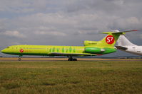 RA-85829 @ VIE - Sibir Tupolev 154