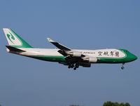 B-2422 @ LOWW - Jade Cargo - by Daniel Jany