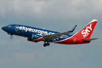 OM-NGB @ VIE - Sky Europe Boeing 737-700 - by Yakfreak - VAP