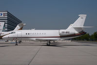 CS-DFE @ VIE - Netjets Falcon 2000 - by Yakfreak - VAP
