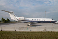 HB-IIS @ VIE - Gulftream 5 - by Yakfreak - VAP