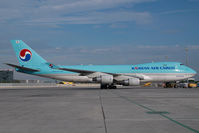 HL7439 @ VIE - Korean Air Boeing 747-400 - by Yakfreak - VAP