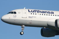 D-AIPW @ EBBR - descending to rwy 25L