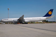 D-AIHQ @ VIE - Lufthansa Airbus 340-600 - by Yakfreak - VAP