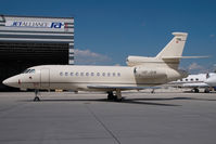 HB-JSW @ VIE - Falcon 900