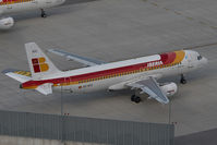 EC-HTC @ VIE - Iberia Airbus 320 - by Yakfreak - VAP