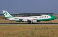 B-2422 @ LOWW - JADE CARGO - by Delta Kilo