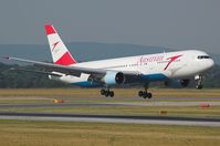 OE-LAY @ LOWW - AUSTRIAN - by Delta Kilo