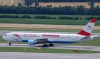 OE-LAE @ LOWW - autrian Airlines