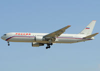 EI-DZH @ LEBL - Clear to land RWY 25R. - by Jorge Molina