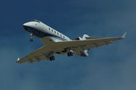 N125TM @ LOWW - WELLS FARGO BANK Challenger 300 - by Delta Kilo