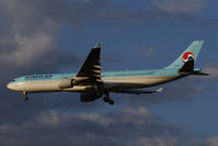 HL7585 @ VIE - Airbus Industrie A330-323 - by Juergen Postl