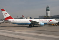 OE-LAX @ LOWW - Austrian - by Christian Waser