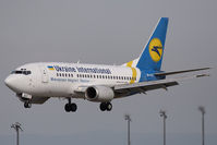 UR-GAT @ VIE - 1993 Boeing 737-528 - by Juergen Postl