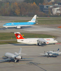 HB-IXT @ LSZH - Swiss - by Christian Waser