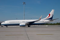 OE-ILX @ VIE - Globaljet Boeing 737-800 - by Yakfreak - VAP