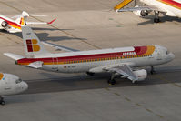 EC-HUK @ VIE - Iberia Airbus 320 - by Yakfreak - VAP