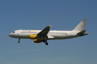EC-KLB @ EBBR - flight VY5210 is descending to rwy 25L