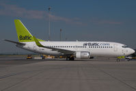YL-BBK @ VIE - Air Baltic Boeing 737-300 - by Yakfreak - VAP