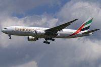 A6-EMF @ VIE - Emirates Boeing 777-200 - by Thomas Ramgraber-VAP