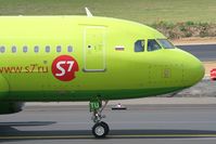 VP-BTU @ DUS - Sibir