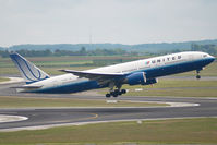 N774UA @ BRU - United Airlines Boeing 777-200 - by Yakfreak - VAP