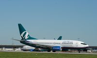 N289AT @ KMKE - Boeing 737-700 - by Mark Pasqualino