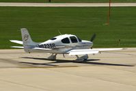 N623SR @ CID - Taxiing to Runway 13 for departure - by Glenn E. Chatfield