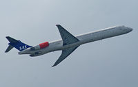 LN-ROR @ VIE - Scandinavian Airlines (SAS) McDonnell Douglas MD-82