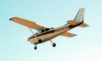 N9262H @ S50 - landing - by Wolf Kotenberg