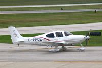 C-FPDE @ CID - Taxiing to Landmark FBO