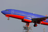 N910WN @ ORF - Close-up shot of Southwest Airlines N910WN (FLT SWA83) departing RWY 5 for a short 35-minute flight to Baltimore/Washington Int'l (KBWI).