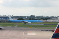 PH-BVA @ EHAM - longer - by Andi F