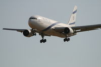 4X-EAD @ EBBR - arrival of flight LY331 to rwy 25L