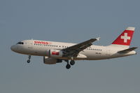 HB-IPY @ EBBR - arrival of flight LX786 to rwy 25L